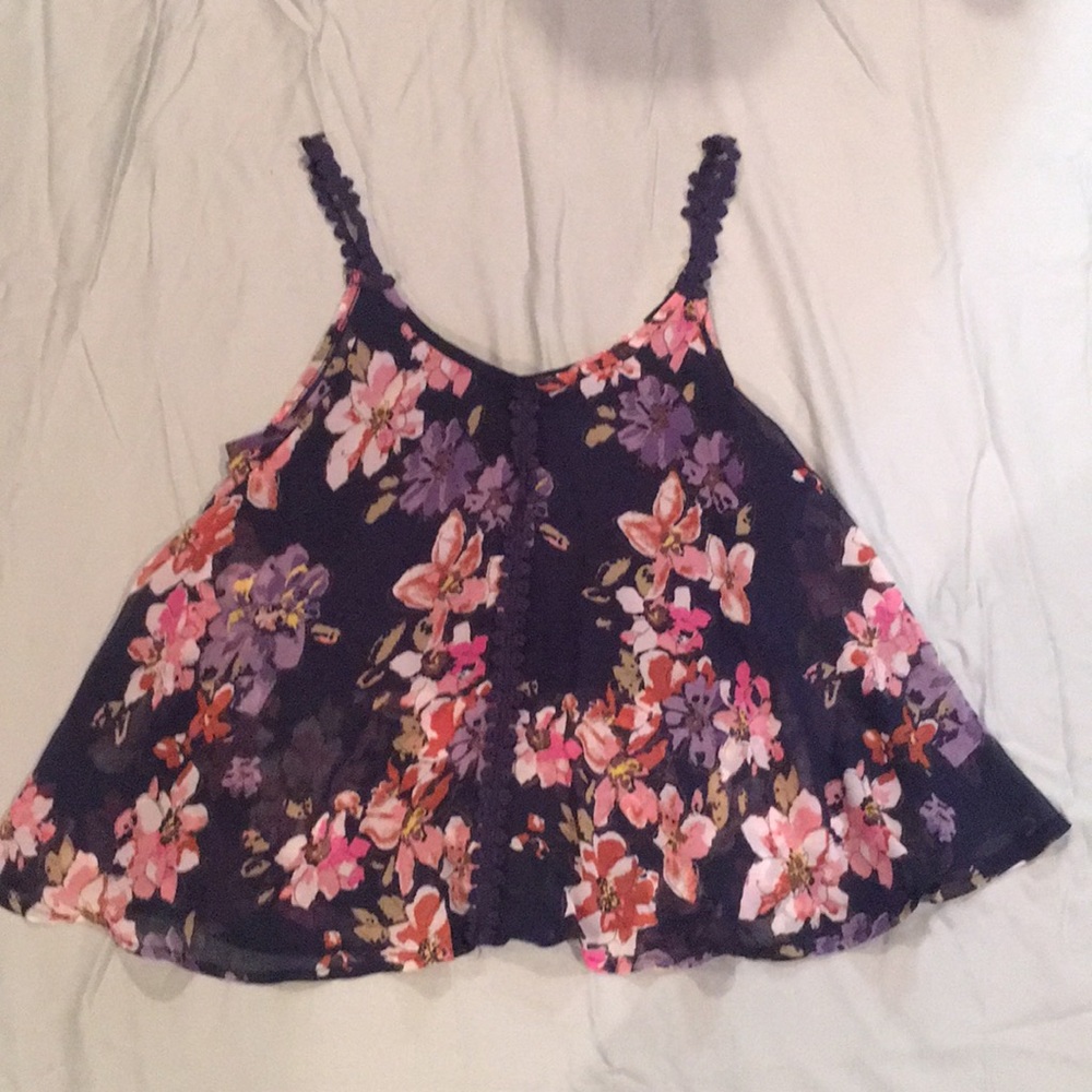 Flowy tank